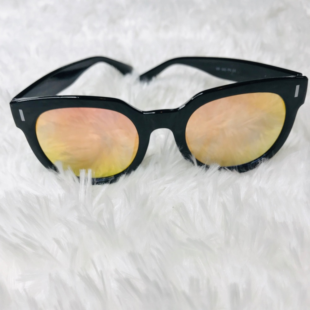 Reflective wayfarer sunglasses